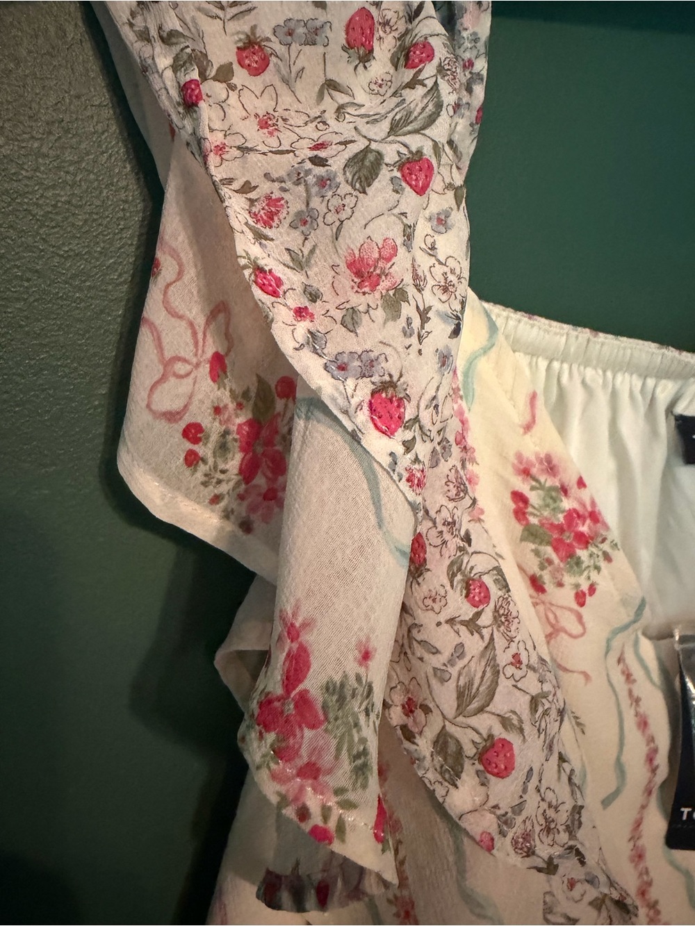 Torrid strawberry bow Cream Maxi Dress with Pink Floral Stripe nwt sz 3 - Picture 3 of 12